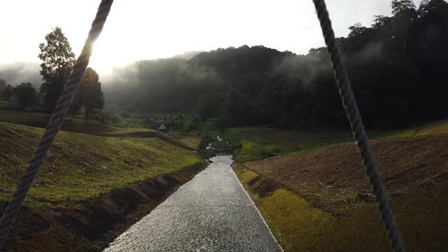 美丽的自然山在邦昂景观，湄洪Son，泰国。有噪声和模糊背景。视频素材