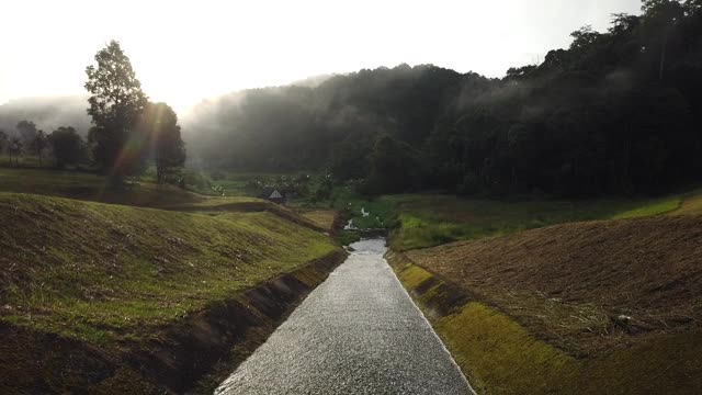 美丽的自然山在邦昂景观，湄洪Son，泰国。有噪声和模糊背景。视频素材