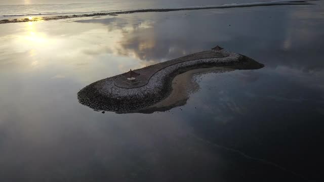 日出时的Sanur海滩/印度尼西亚巴厘岛视频素材