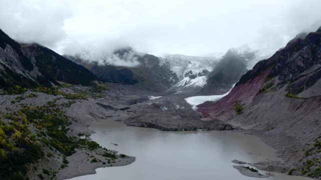 冰川和陆地结合在一起视频下载