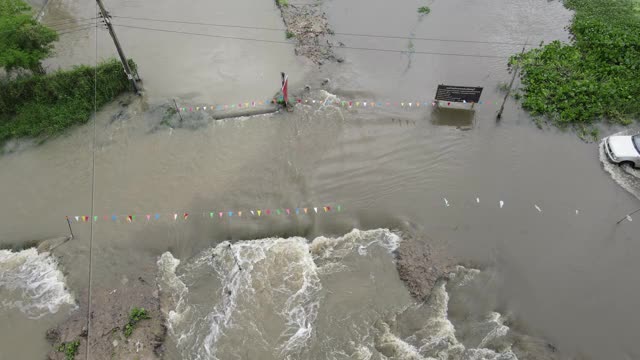 雨，洪水，街道行驶视频素材