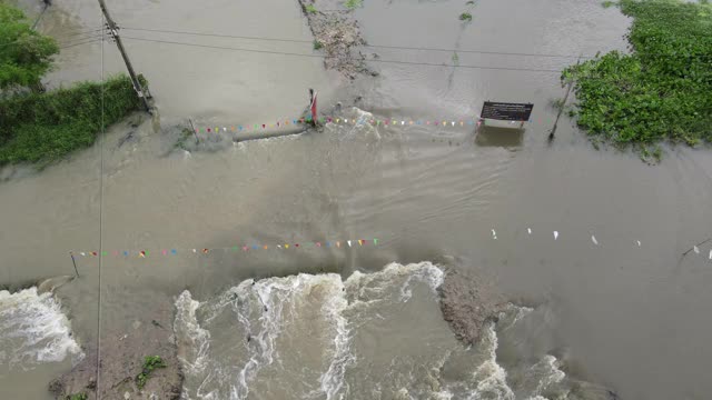 雨，洪水，街道行驶视频素材