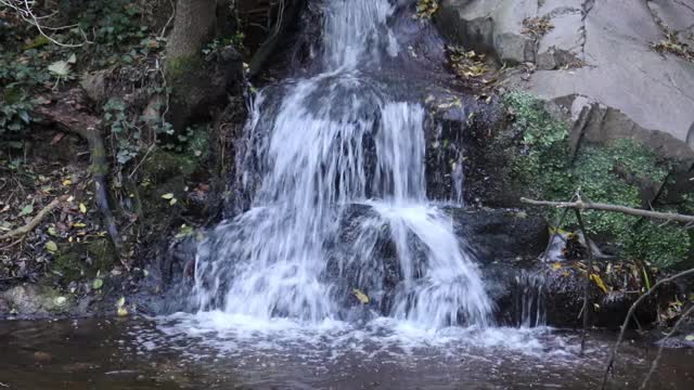 河流，瀑布和山脉视频素材