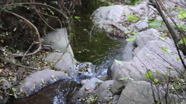 河流，瀑布和山脉视频素材