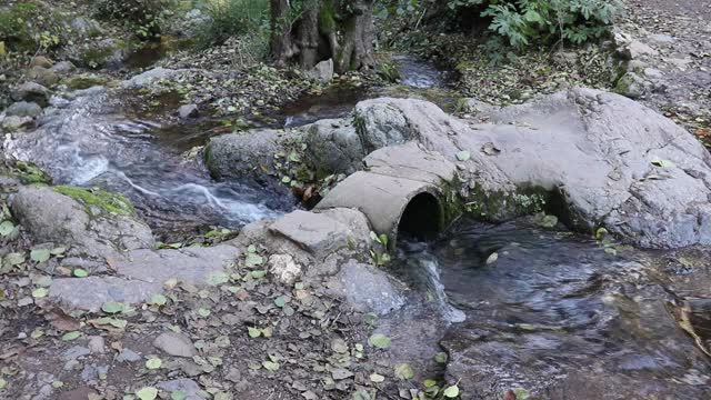 河流，瀑布和山脉视频素材