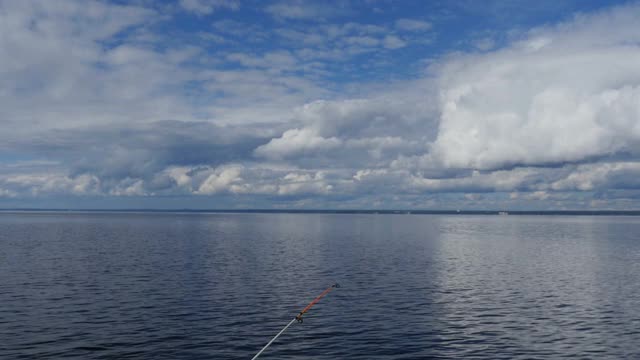 海上钓鱼，海景优美视频素材