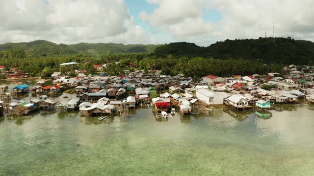 渔村和棚屋。达帕市，Siargao，菲律宾。视频素材