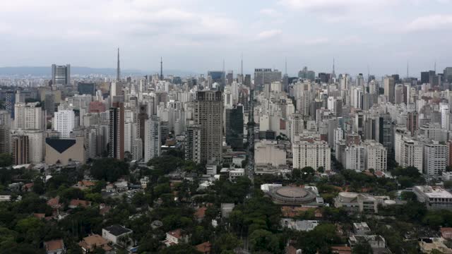 从上面看，巴西圣保罗，Jardins区，背景是建筑视频素材