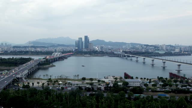 韩国汉城永登浦区麻浦谷的奥林匹克大道、杨华大佑大桥和砀山铁路桥的昼夜城市景观视频素材