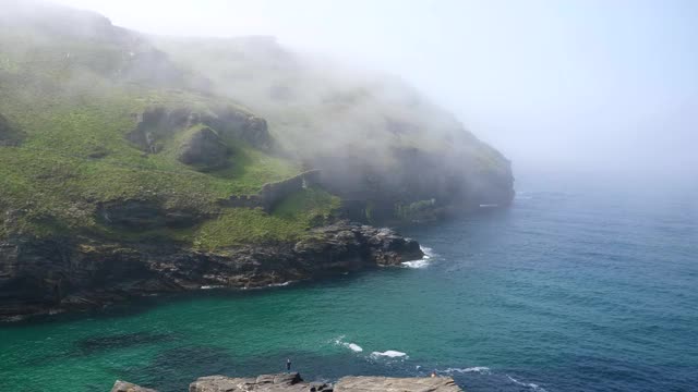 康沃尔著名的旅游景点丁塔格尔城堡视频素材