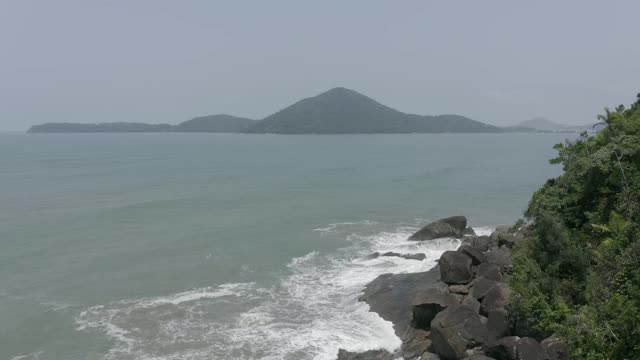 菲利克斯海滩，Ubatuba, São Paulo，巴西，无人机图片视频素材