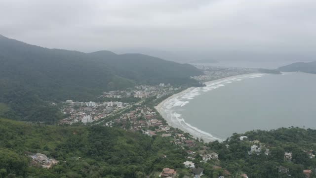 鼠海豚海滩，Ubatuba, São Paulo，巴西，从上面看视频素材