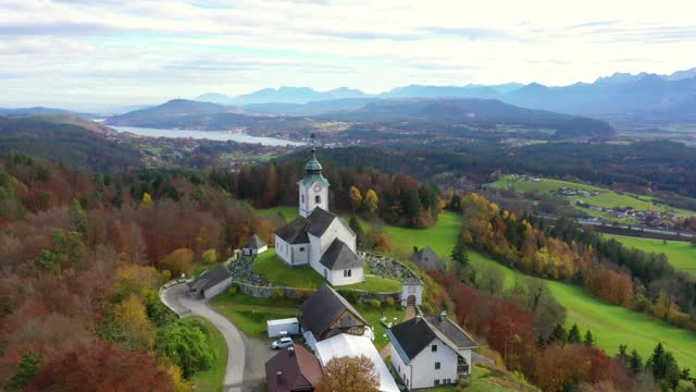 奥地利Carinthia Wernberg的Sternberg教堂和墓地视频下载