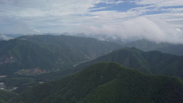 山地景观/ Jeongseon-gun，江原道，韩国视频素材