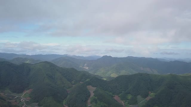 山地景观/ Jeongseon-gun，江原道，韩国视频素材