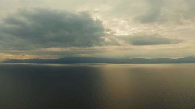 海面上的日落。Moalboal、菲律宾视频素材