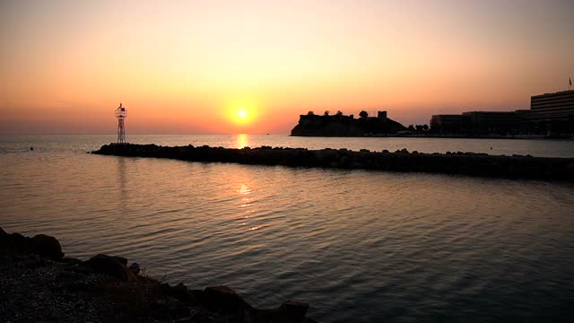 海面上的日落天空视频素材