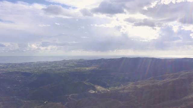 西班牙安达卢西亚多变天气的鸟瞰图，雨和太阳视频素材