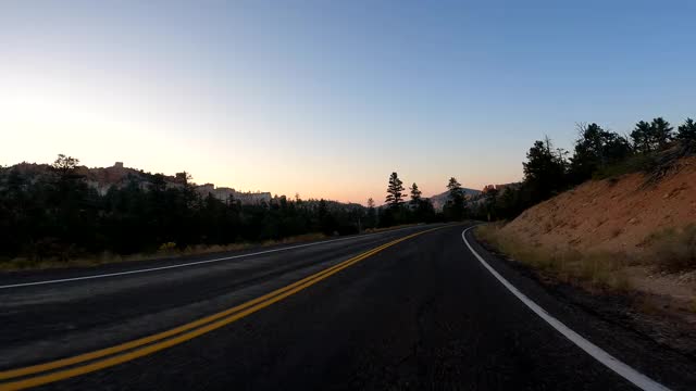 犹他州布莱斯峡谷附近的公路旅行视频素材