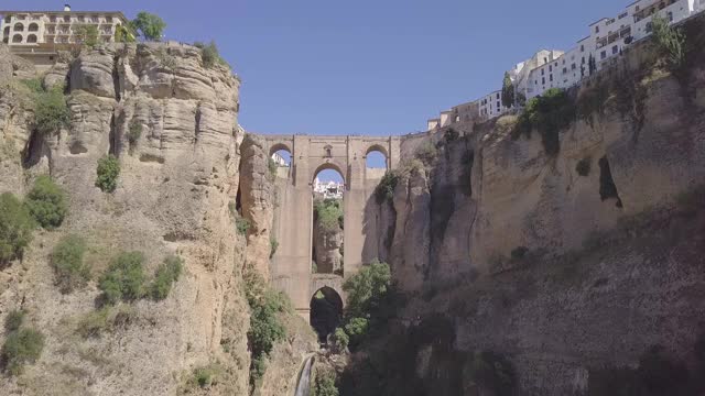 风景鸟瞰图的古董老城隆达西班牙旅游目的地视频素材