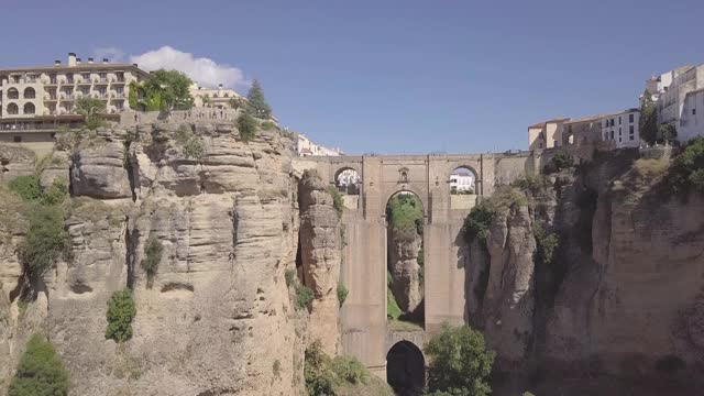 风景鸟瞰图的古董老城隆达西班牙旅游目的地视频素材