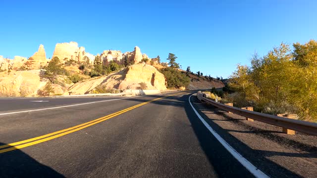 犹他州布莱斯峡谷附近的公路旅行视频素材