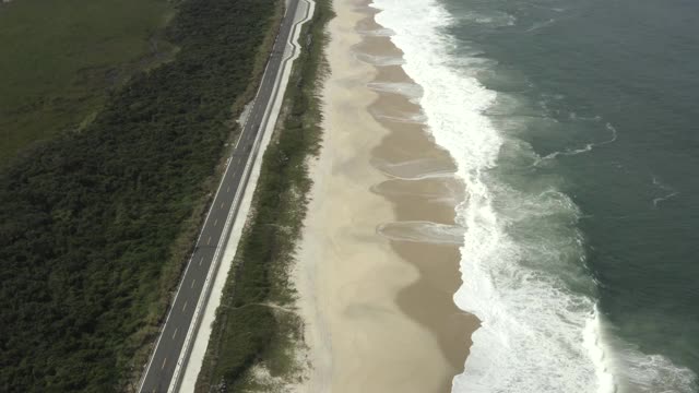 大洋公路海滩无人机鸟瞰图。视频素材