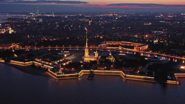 彼得和保罗堡垒的空中夜景视频素材