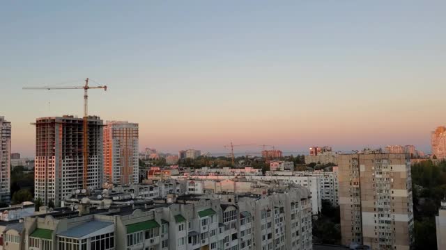 空中城市时间流逝与日落的天空视频素材