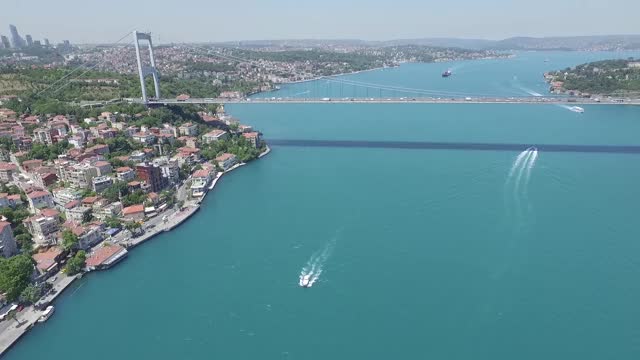 Fatih Sultan Mehmet Bridge with Bosphorus stock video伊斯坦布尔，欧洲，欧洲一边的伊斯坦布尔，土耳其-中东，Fatih Sultan Mehmet Bridge视频素材