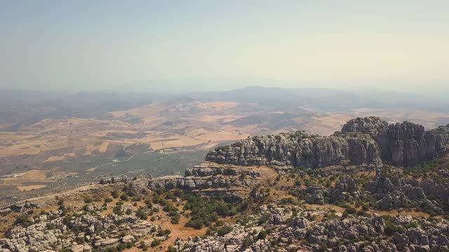 全景鸟瞰图的Sierra del Torcal“El Torcal”安特奎拉山视频素材