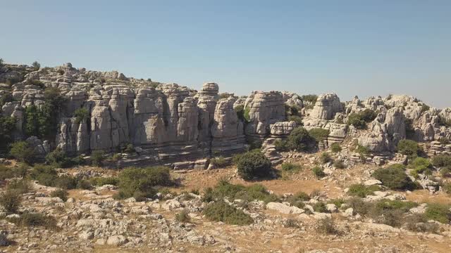 全景鸟瞰图的Sierra del Torcal“El Torcal”山在Antequera。视频素材