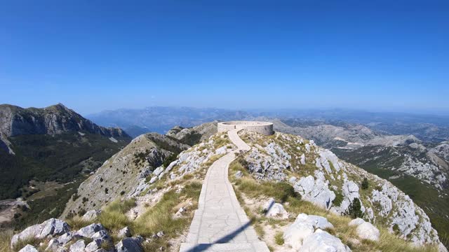 在黑山洛芬山上Njegos陵墓的观点视频素材