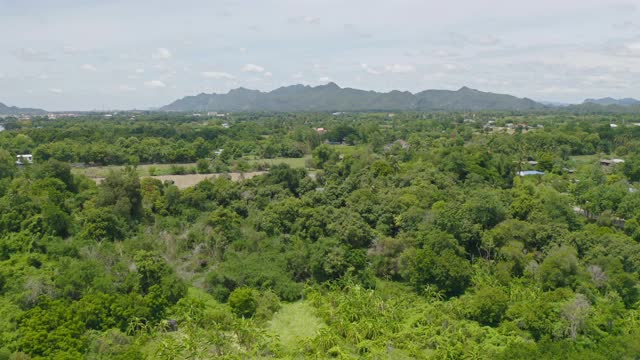 绿山。泰国碧差汶的自然景观背景。视频素材