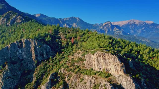 不断上升的高山视频素材