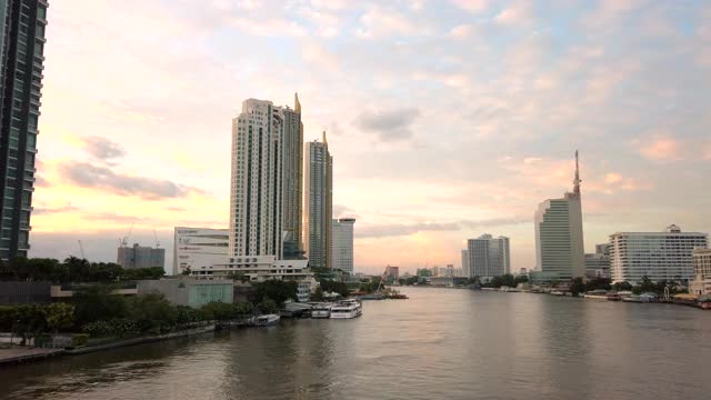 曼谷市景河边与湄南河在黄昏视频素材