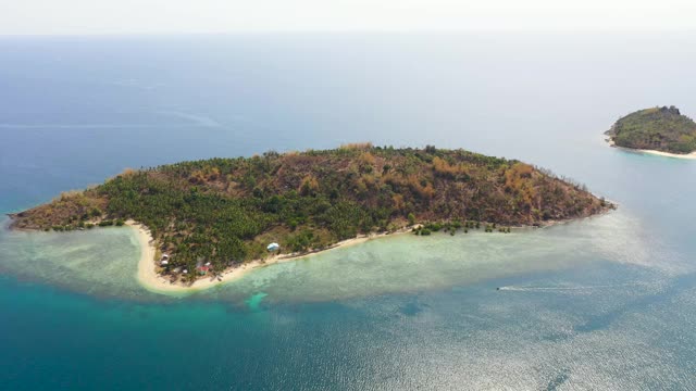 热带岛屿和蓝色的海洋。菲律宾、三宝颜视频素材