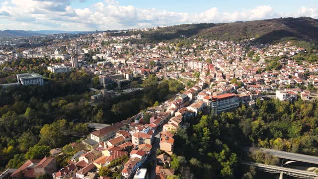 鸟瞰图的城市Veliko Tarnovo，保加利亚视频素材