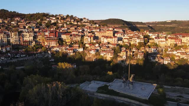 鸟瞰图的城市Veliko Tarnovo，保加利亚视频素材