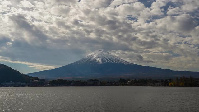 富士山，日本最著名的山在秋冬季节，静冈县，日本视频素材