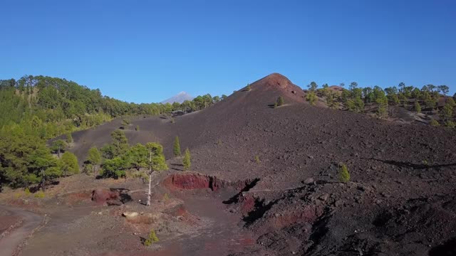 飞过米拉多德萨马拉和泰德国家公园附近的火山景观，特内里费，加那利群岛，西班牙视频素材