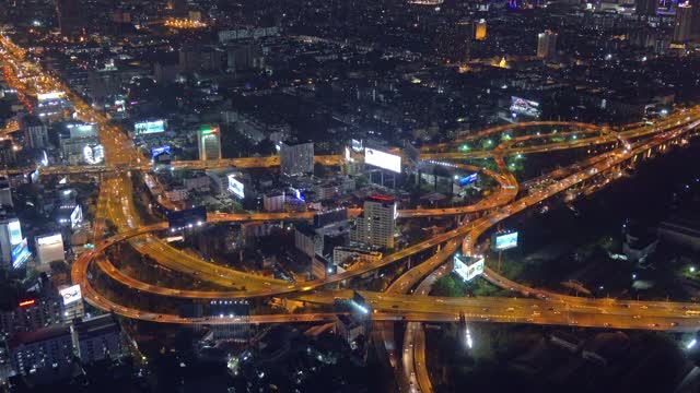 鸟瞰图照亮曼谷城市的夜晚视频素材