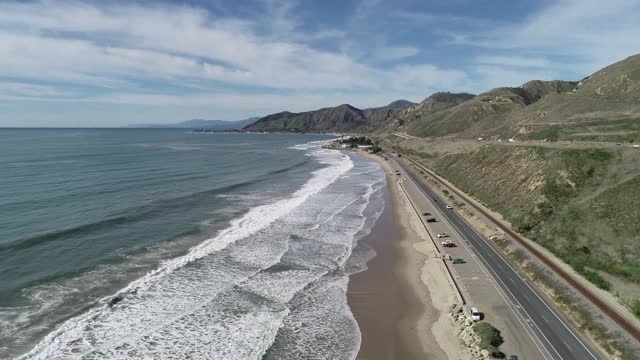 艾玛伍德州立海滩太平洋海岸公路加州文图拉无人机视图视频素材