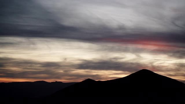 云翻山越岭，时光流逝视频素材