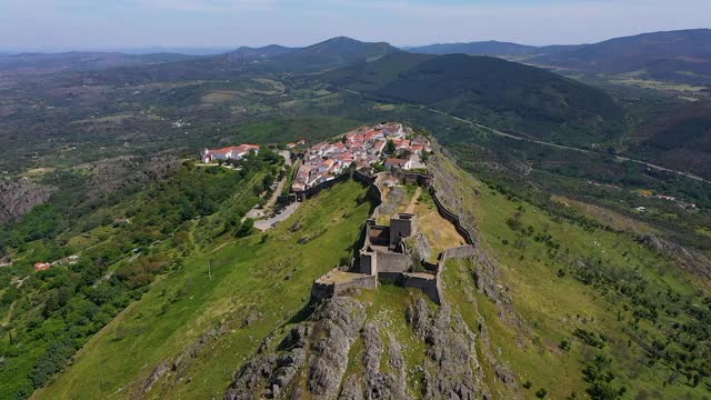 鸟瞰图圣玛丽亚德Marvão，葡萄牙。视频素材