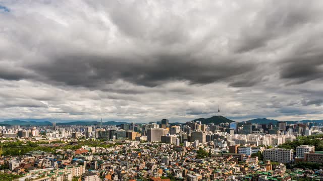 韩国首尔，京福宫和北首尔塔周围的城市景观视频素材