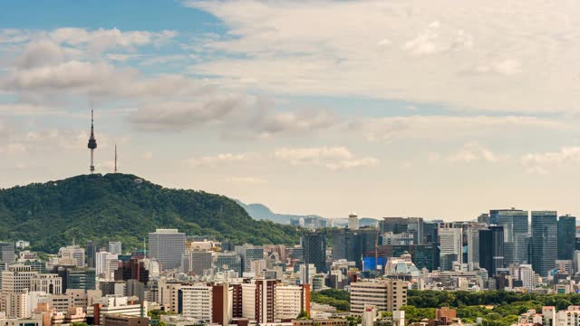 韩国首尔，钟谷，北首尔塔周围的城市景观视频素材