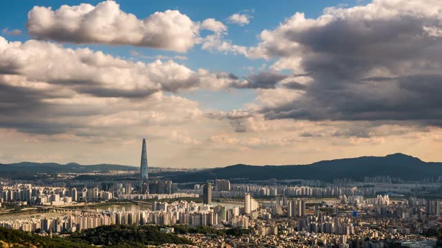 韩国首尔，乐天世界大厦周围的城市景观和汉江/松帕谷和光津谷视频素材