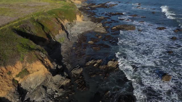 太平洋海岸附近鸽子点灯塔南加州无人机视图视频素材