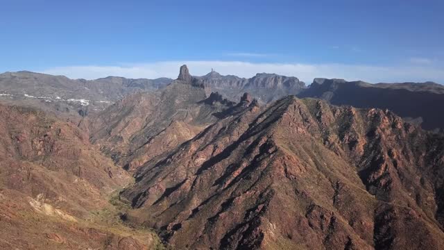 西班牙加那利群岛，大加那利岛，特赫达火山口的岩石Roque Bentayga和Roque Nublo视频素材